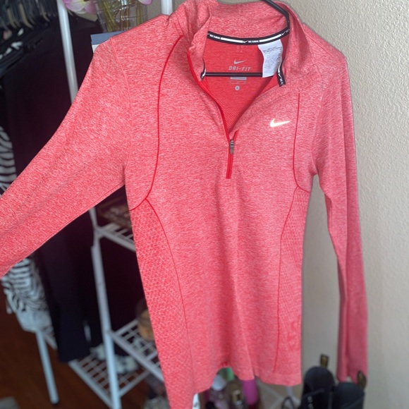 Lightweight Nike Dri-fit running sweater. - Picture 2 of 2